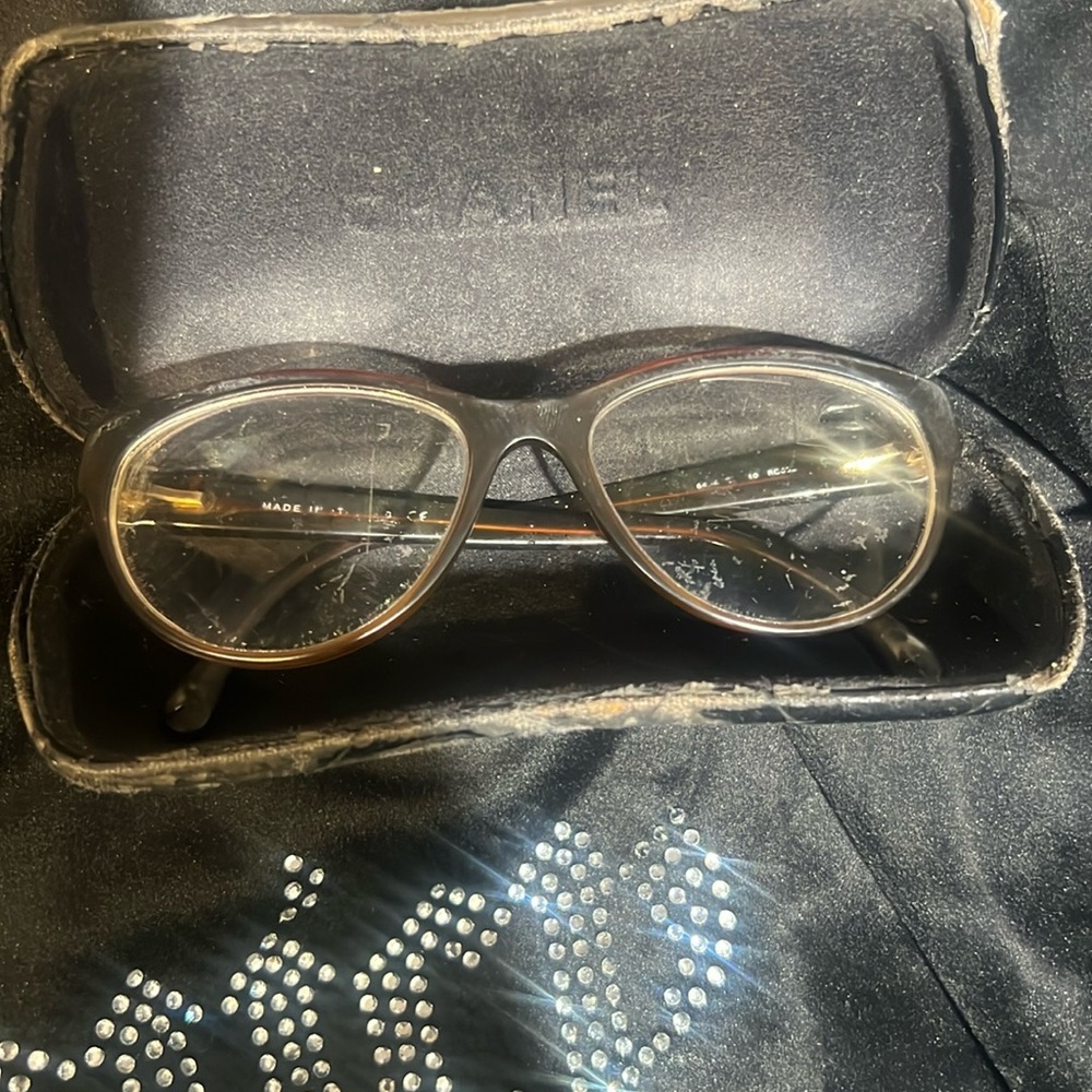 Chanel Black Quilted Sunglasses Case with Chanel Frames inside - Picture 6 of 6